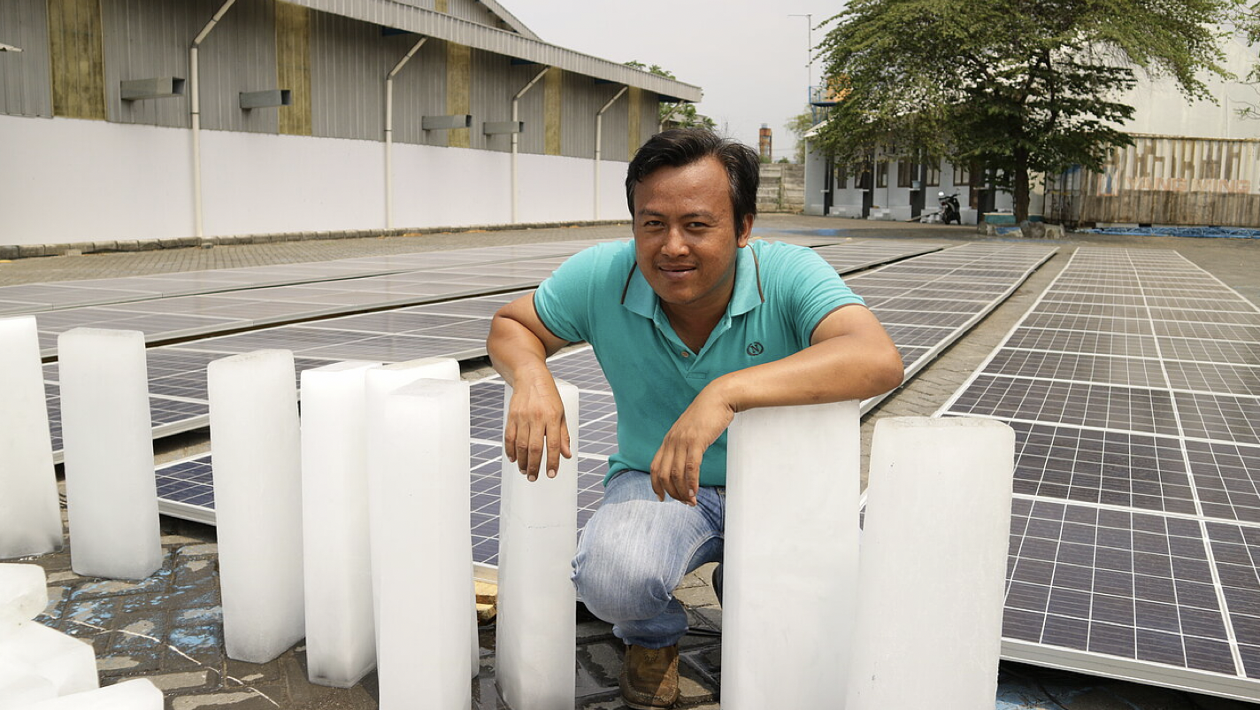 Solar ice machines for fresh fish