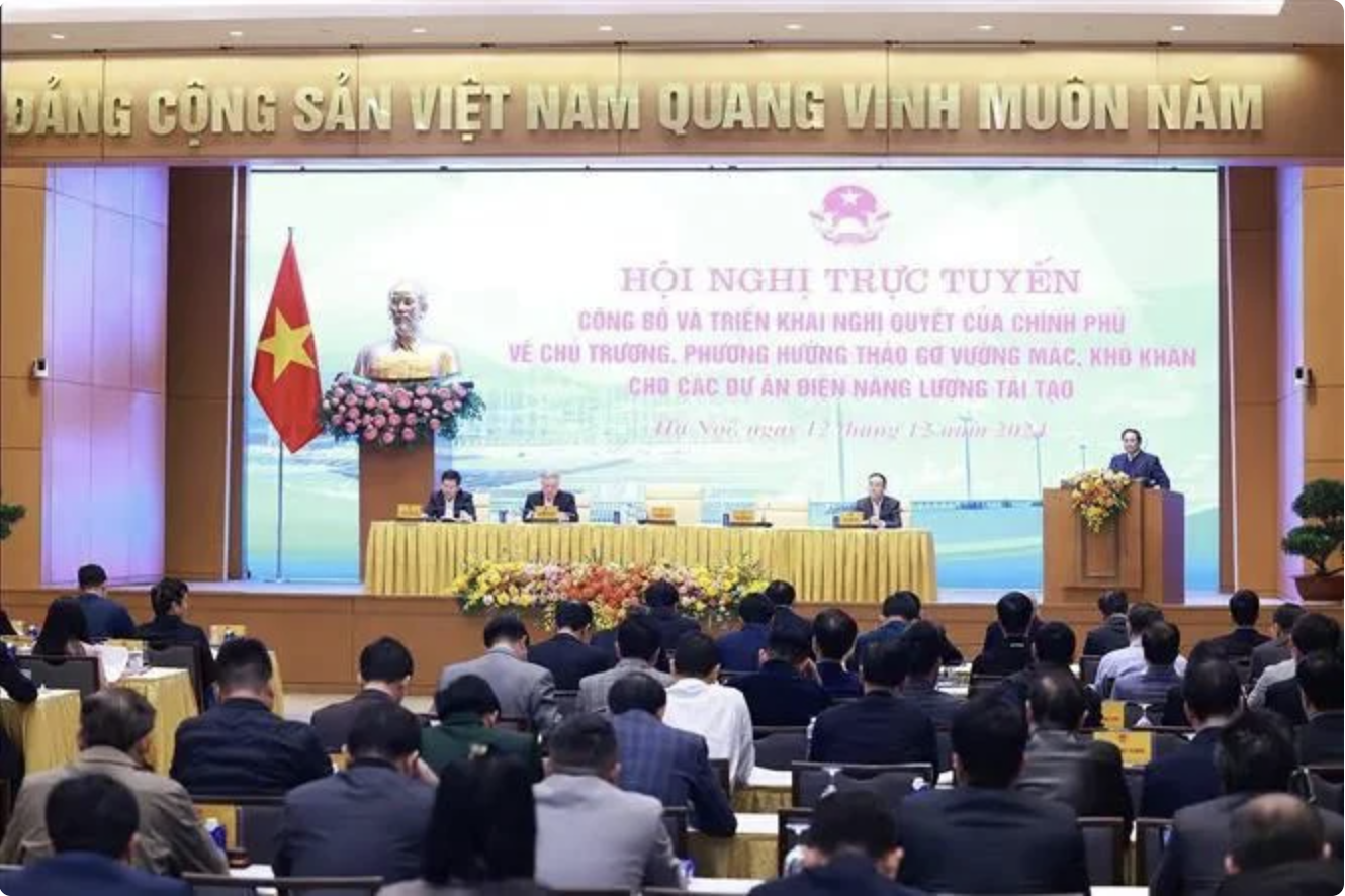 Vietnamese PM Orders Swift Resolution of Challenges for Renewable Energy Projects